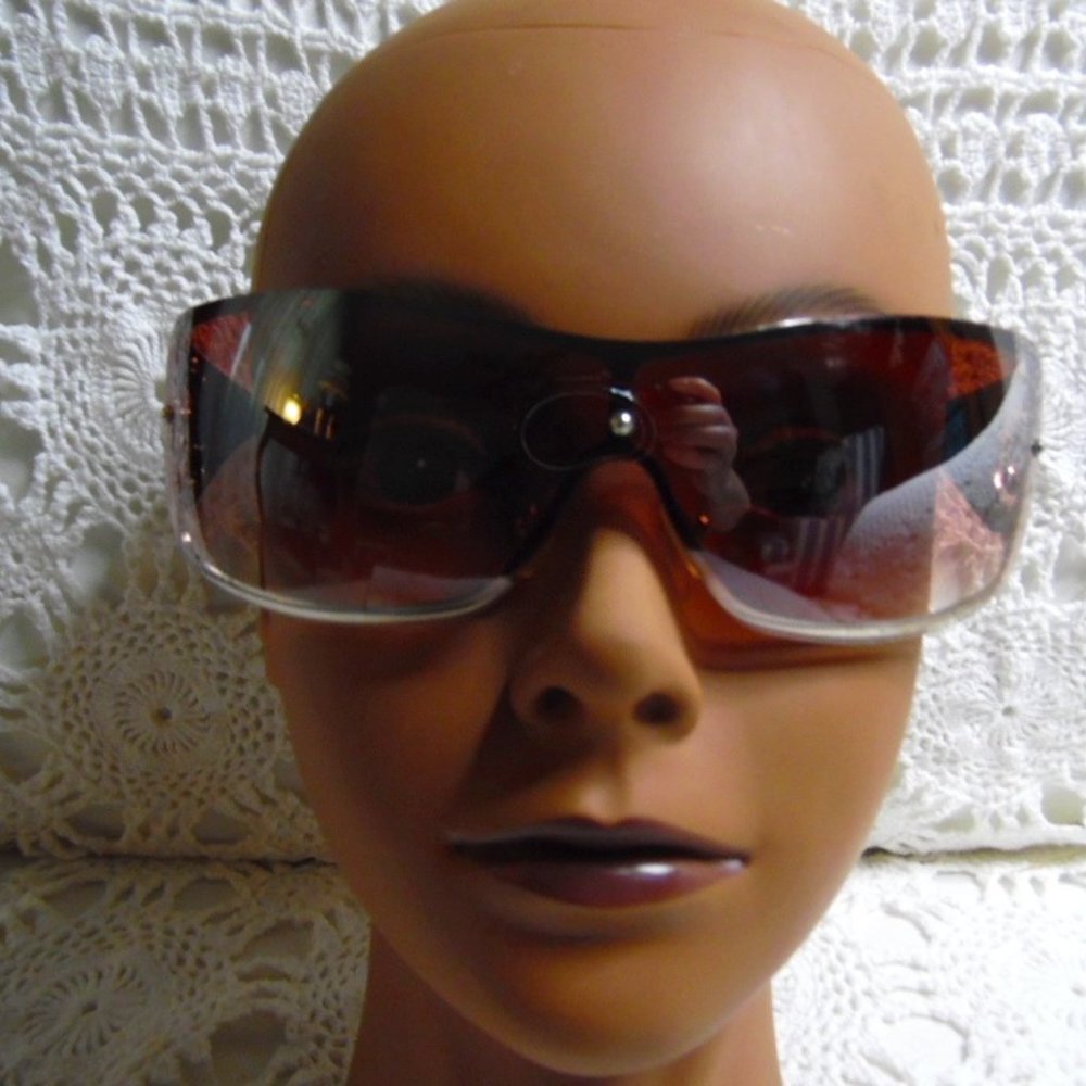 Sunglasses PCIS lady's(562bht) preowned clean minor scratches but not hurt